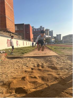 “以体树人扬长启航”  临川十小第十八届田径运动会圆满闭幕九游体育(图3)