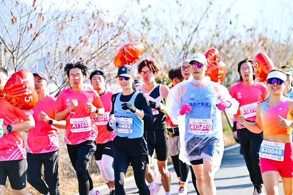 2025光泽半程马九游体育拉松激情开跑(图4)