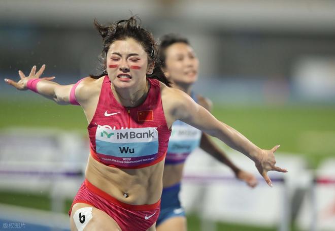 排面！吴艳妮破全国纪录激情庆祝 世界田联年度高光瞬间 无缘决赛九游体育(图4)