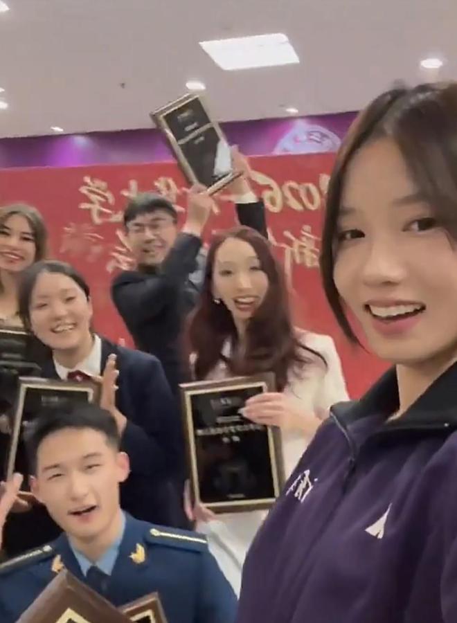 九游体育大满贯！23岁美女学霸当选清华年度人物 比肩庞众望 真实身份曝光(图2)