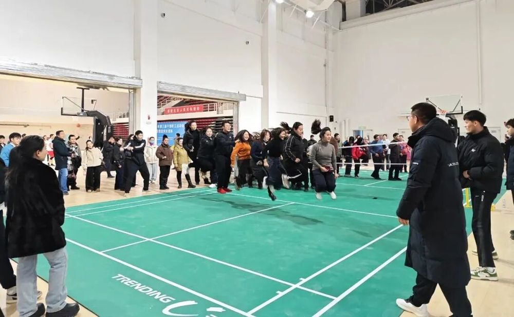 九游体育墨玉县2026年第三届干部职工运动会暨京墨篮球友谊赛开幕(图4)