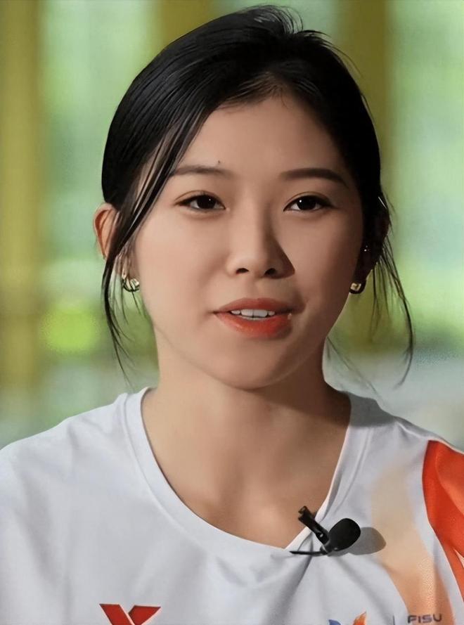 九游体育在田径的赛道上吴艳妮的名字始终伴随着很多话题。(图2)