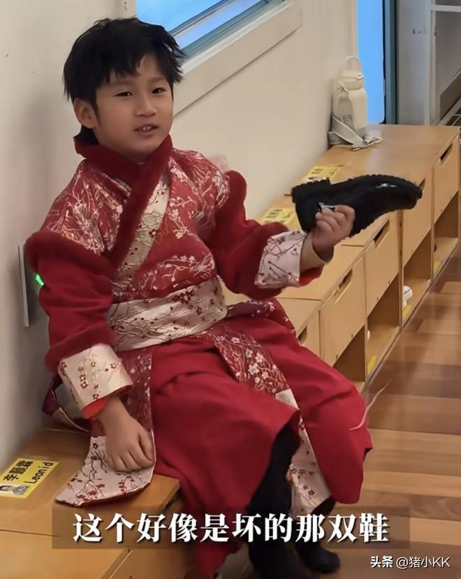 冉莹颖哭穷：水费一个月100儿子每天中饭4九游体育0块网友：这真没法喷(图9)