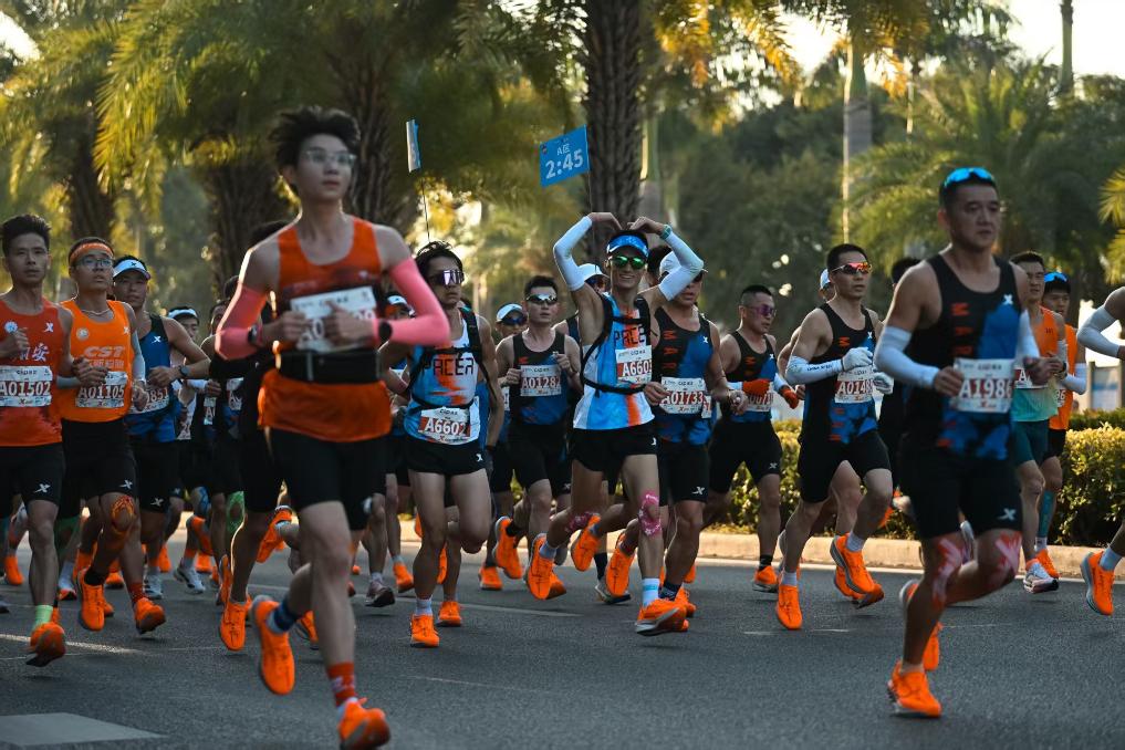 大看台丨马拉松赛“机器兔”能否九游体育取代配速员？(图4)