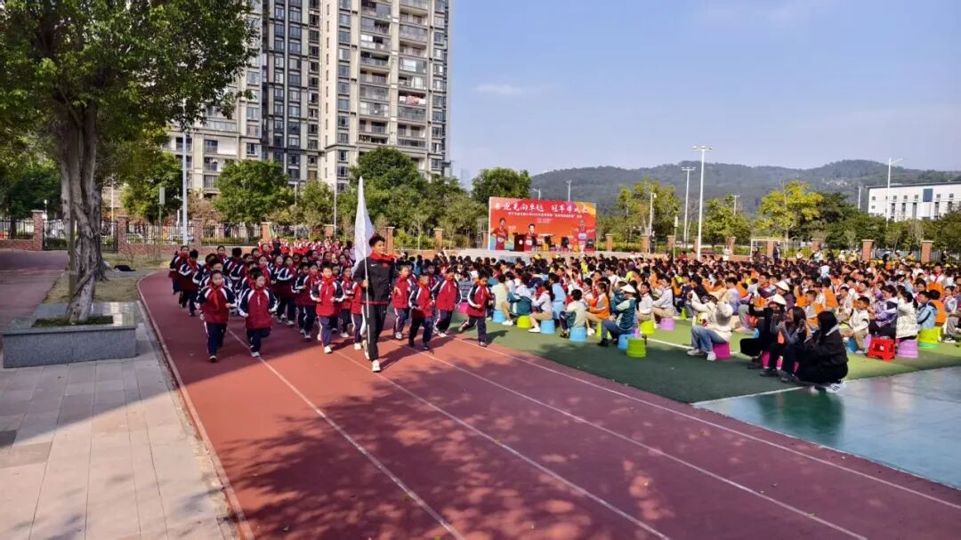 传播田径运动点燃青春梦想——“体育明星进校园”活动走进南九游体育宁(图2)