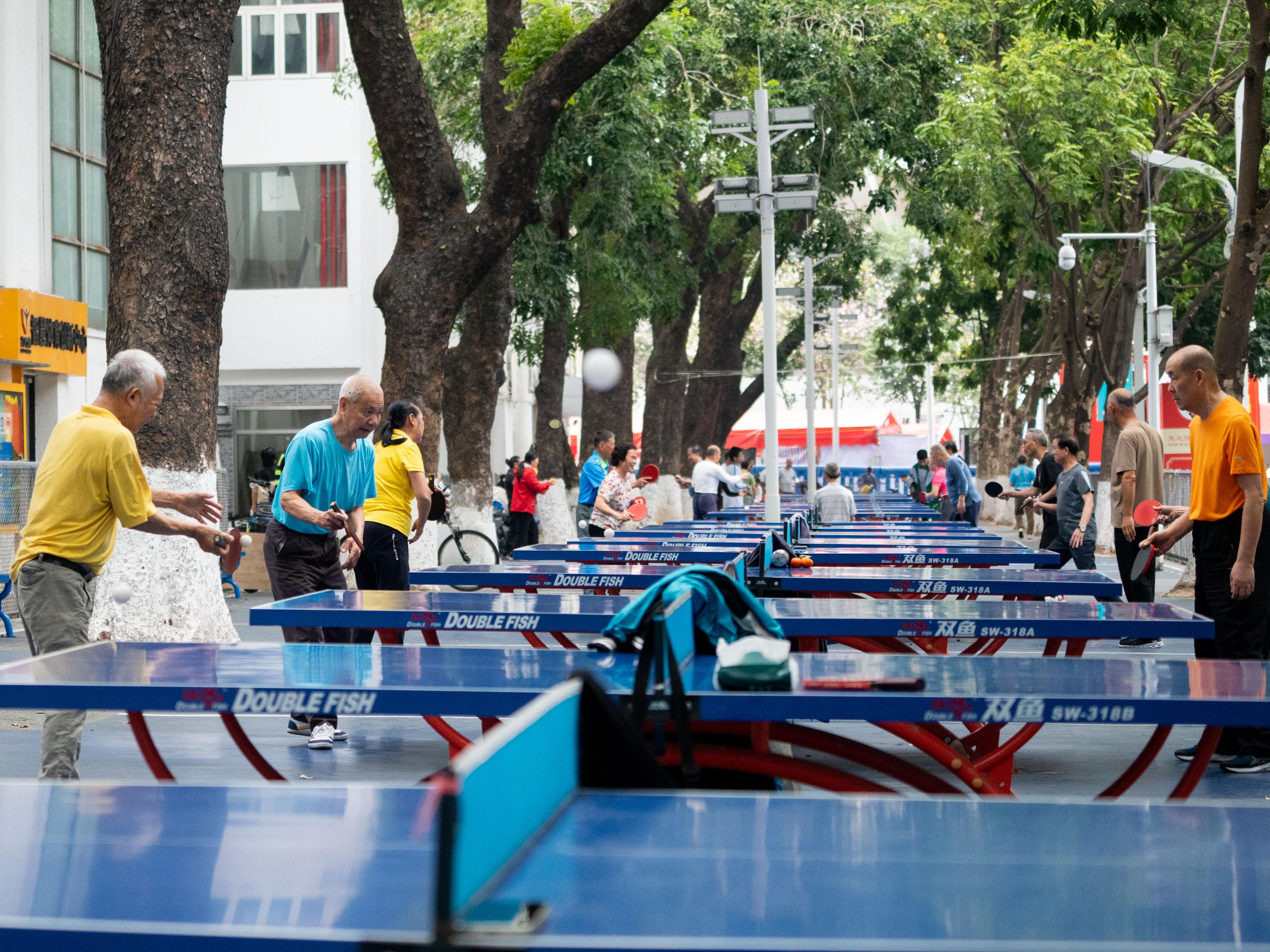 九游体育万“马”奔腾动起来！广州体育场馆春节不打烊燃起全民健身热｜新春走基层(图2)