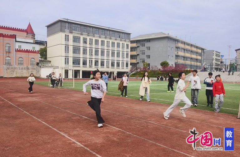 九游体育绵阳市梓潼县许州镇小学2026年春季田径运动会精彩启幕(图2)