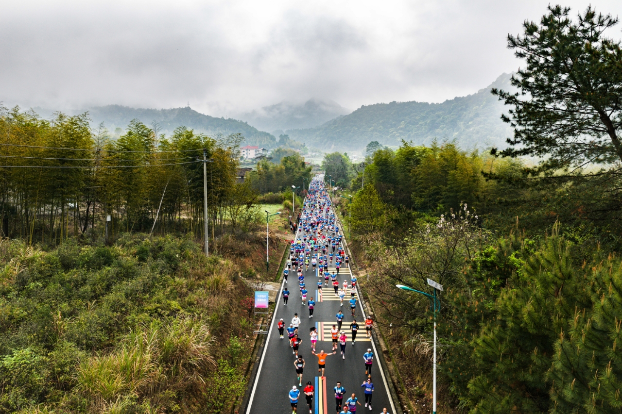 2026光泽半程马拉松鸣枪开跑九游体育(图3)