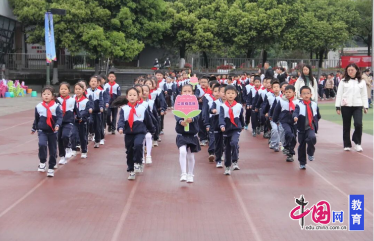 跃马扬威逐梦腾飞 成都盐小锦馨2九游体育026年春季田径运动会圆满举行(图1)