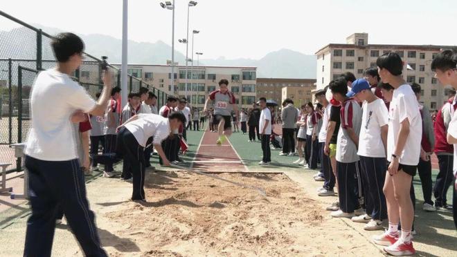 九游体育【永济】涑北中学举办第二十五届田径运动会(图5)