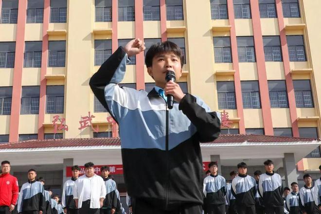 青春活力九游体育燃情绽放！直击少林延鲁武术学校春季田径运动会现场(图2)