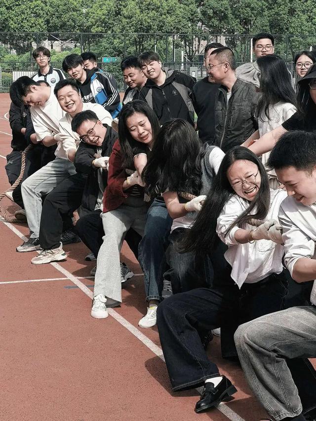 九游体育广元职高第十九届春季田径运动会圆满落幕(图3)