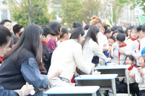 九游体育龙腾狮跃燃赛场 少年逐梦展锋芒——定远县炉桥一小教育集团2026年春季田径运动会圆满落幕(图7)