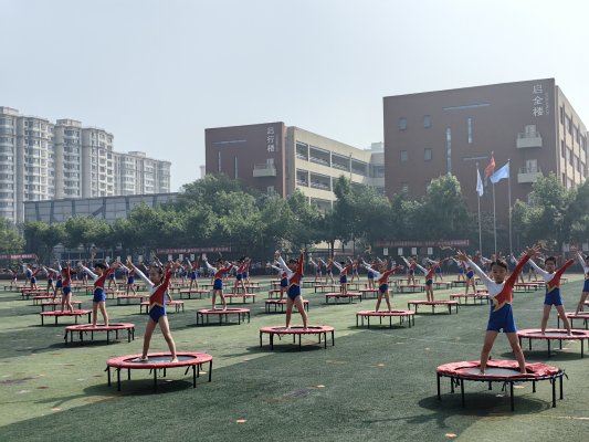 九游体育2026年任城区“体彩杯”中小学生田径运动会隆重开幕(图3)