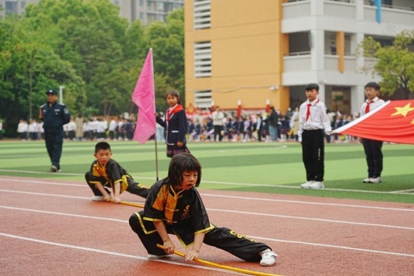 九游体育骏马奔腾展风采 活力校园绽光芒——合肥市育新小学2026年春季田径运动会圆满落幕(图3)