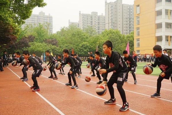 九游体育骏马奔腾展风采 活力校园绽光芒——合肥市育新小学2026年春季田径运动会圆满落幕(图4)