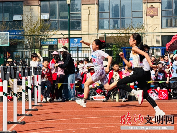 九游体育兰山：金雀山小学举行2026年春季田径运动会(图2)