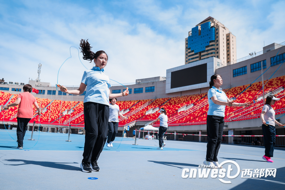 从“完成任务”到“主动备战”：一场比赛带火的全民健身热潮九游体育(图3)