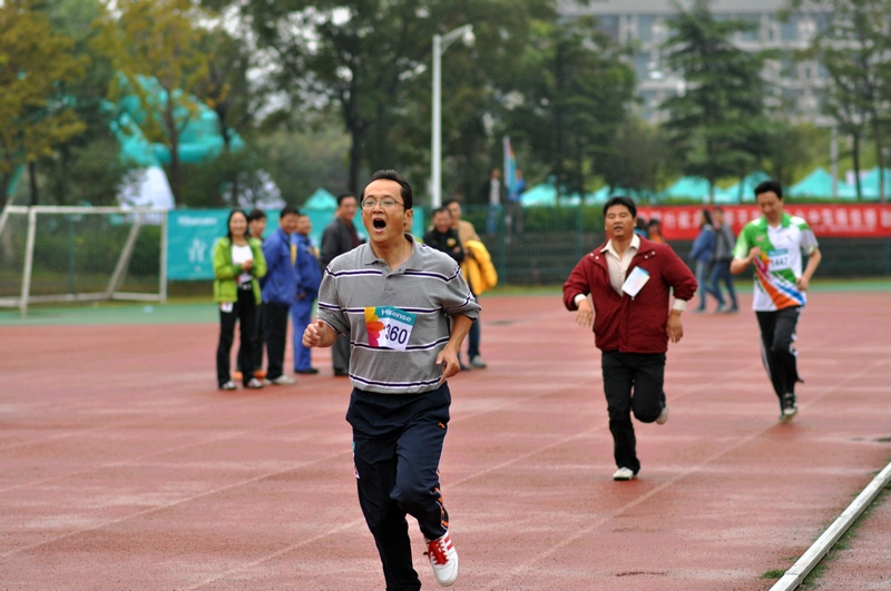 九游体育有劲使不上？三亚亚沙会沙滩田径专治各种“不服”(图1)