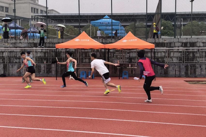 九游体育2026年全国田径大奖赛肇庆站鸣枪开赛 广东队包揽男女子百米冠军(图1)