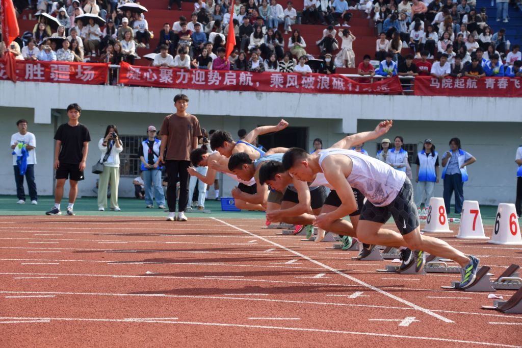 金乡一中闪耀九游体育田径赛场三项破纪录大比分碾压夺冠！(图1)