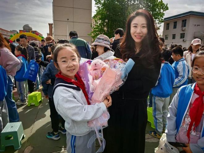 九游体育86所高校健儿竞逐田径场幼儿园举办草坪音乐节……一周校园新鲜事(图11)