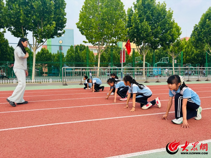 九游体育驰骋赛场砺少年东营区第一中学校园田径特色课程助力学生全面发展(图1)