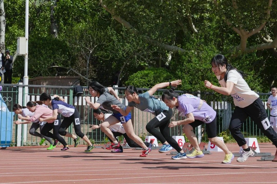 九游体育张国伟等名将亮相青岛2026年全国田径分区邀请赛国信开赛(图1)