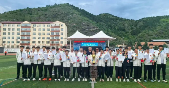 九游体育驰骋赛场创佳绩松山学子绽芳华——我区代表队在赤峰市第十七届中学生田径运动会斩获多项桂冠(图1)