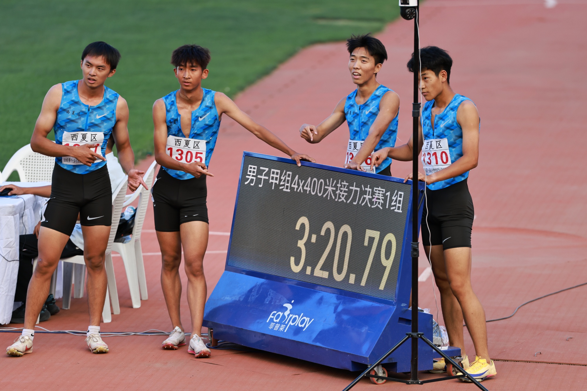 九游体育宁夏第十七届运动会青少年田径项目完赛6项径赛项目赛会纪录在贺兰山体育场被刷新(图4)