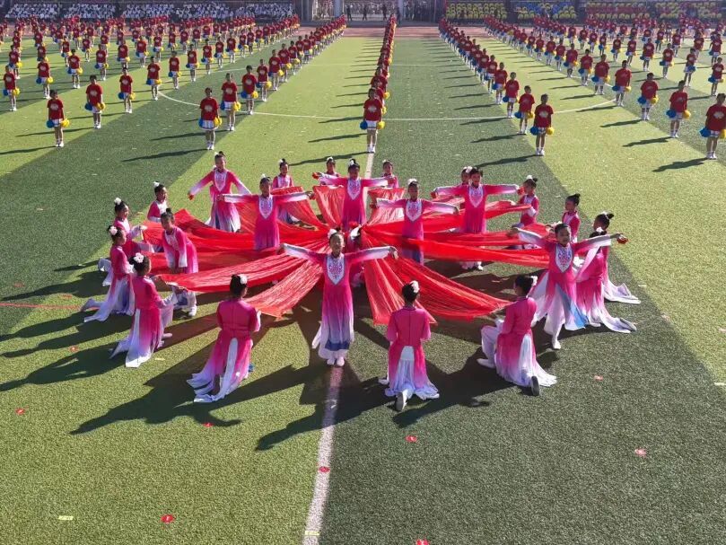 九游体育双辽市举行中小学生田径运动会暨体美成果展示活动开幕式(图3)