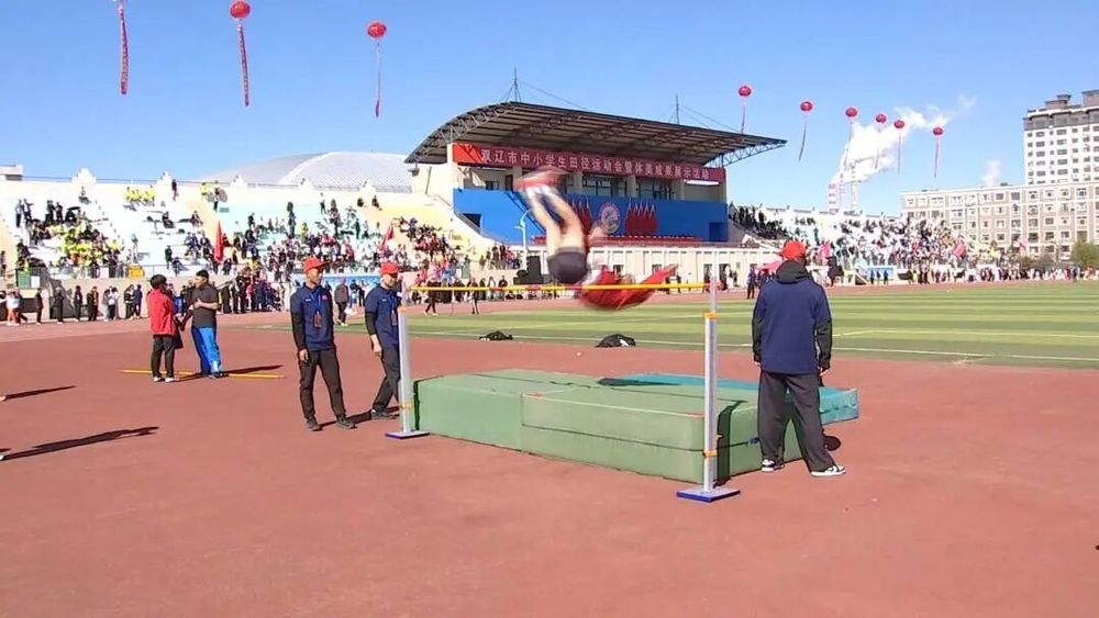 九游体育双辽市举行中小学生田径运动会暨体美成果展示活动开幕式(图6)